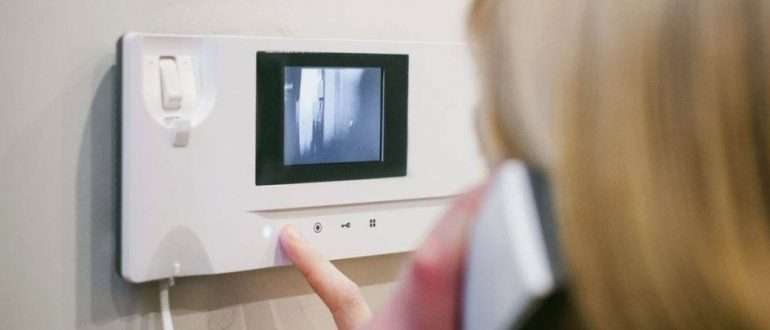 Почему установка видеодомофона повышает качество городской жизни